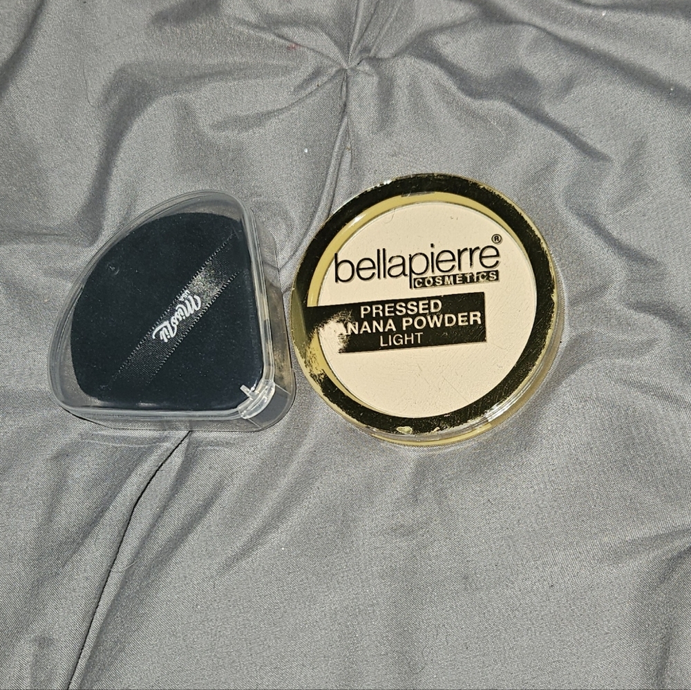 BellaPierre Cosmetics Pressed Banana Powder- Light 0.28oz + Powder Puff In Case